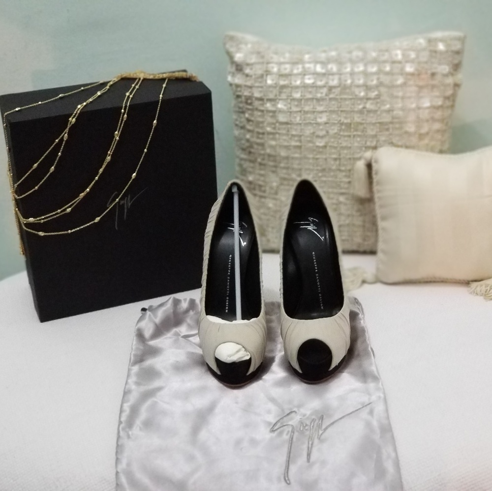 Giuseppe Zanotti cream stilleto